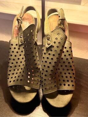 GUESS Olive Green Perforated Slingback Heels Size 7